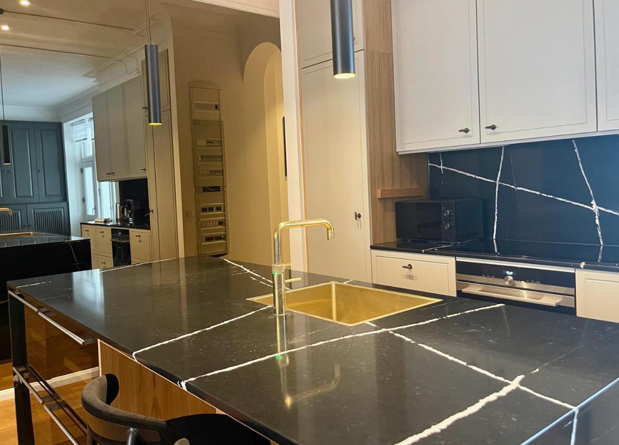 Beautiful 3 Bedroom Flat Next To The Marble Church Kopenhagen Bagian luar foto
