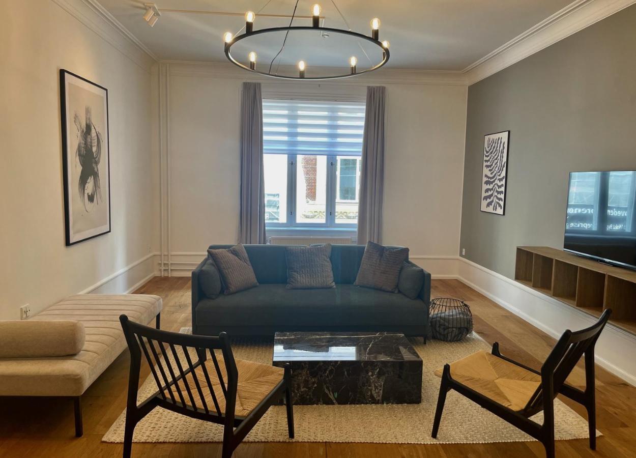 Beautiful 3 Bedroom Flat Next To The Marble Church Kopenhagen Bagian luar foto